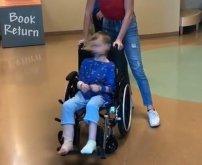 Cody LeBarón vuelve a caminar tras sobrevivir a la masacre 